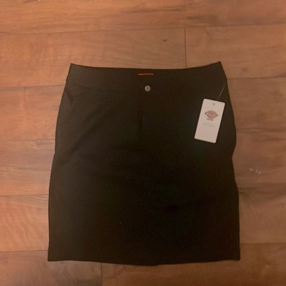 New with tag dickies brand size 7 black skirt